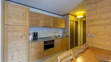 KĂŒhlschrank, Mikrowelle, Ofen, Herdplatte