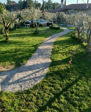 Property grounds - Holiday Home 'Casa Collicello Relax' with Mountain View, Private Pool & Wi-Fi (Camaiore)