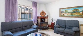 Holiday Home "La Luna" with Private Terrace & Wi-Fi