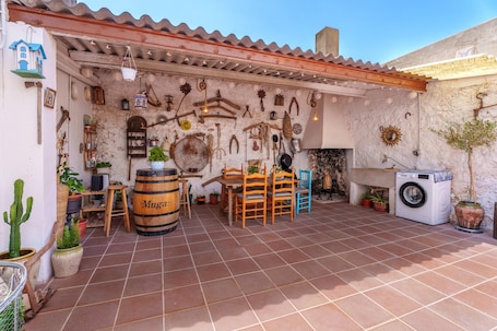 Outdoor dining. Holiday Home "La Luna" with Private Terrace & Wi-Fi