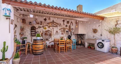 Holiday Home "La Luna" with Private Terrace & Wi-Fi