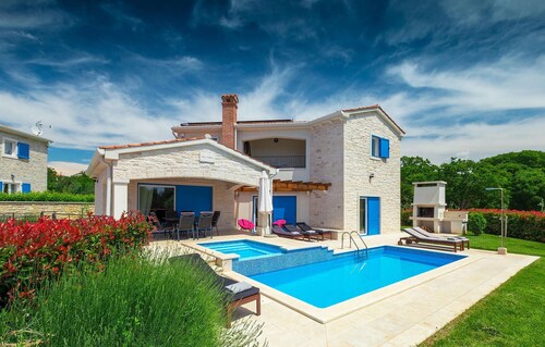 Gorgeous home in Porec