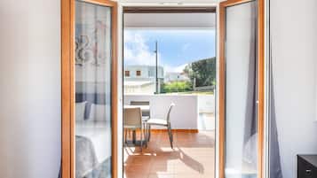1 chambre, fer et planche à repasser, Wi-Fi gratuit, draps fournis