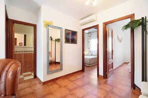 2 bedrooms, iron/ironing board, free WiFi, bed sheets - Apartment 'Villa Maria' with Private Terrace and Wi-Fi (Chipiona)