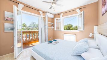 3 chambres, fer et planche à repasser, Wi-Fi gratuit, draps fournis