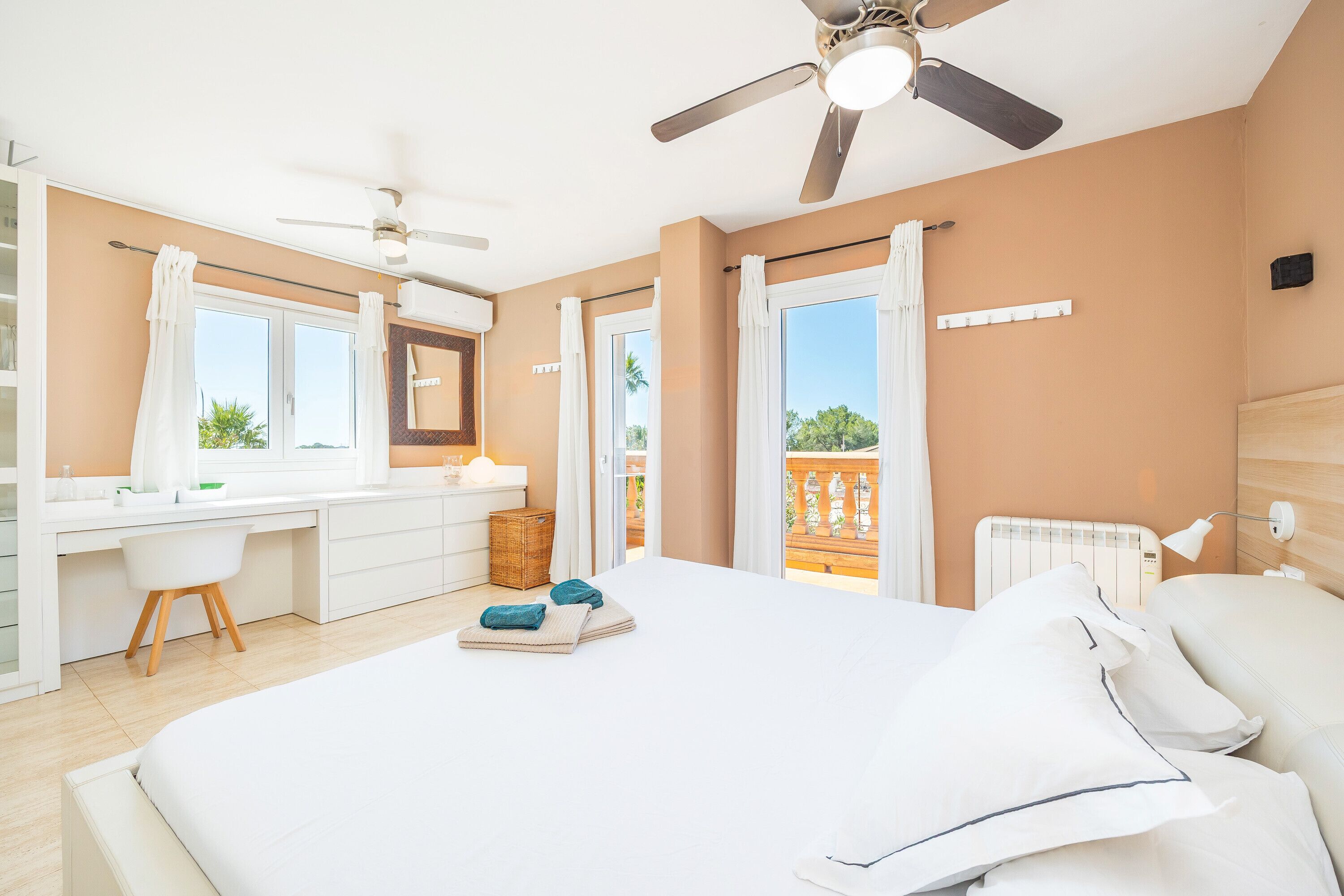 3 habitaciones, tabla de planchar con plancha y wifi gratis 