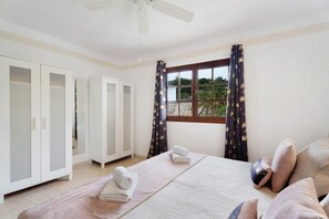 2 bedrooms, iron/ironing board, free WiFi
