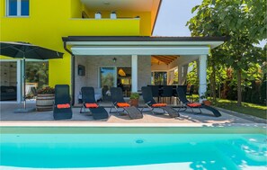 Et oppvarmet basseng