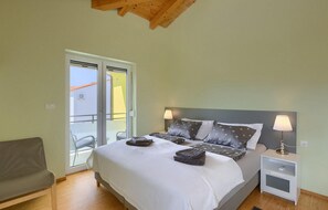 4 bedrooms, iron/ironing board, travel crib, free WiFi - Stunning home in Porec (Porec)