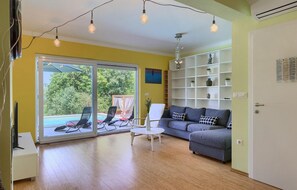 TV, fireplace, ping pong - Stunning home in Porec (Porec)