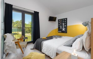 4 bedrooms, iron/ironing board, travel cot, free WiFi - Beautiful home in Pican with sauna (Pican)