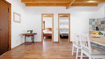 2 slaapkamers, een strijkplank/strijkijzer, gratis wifi, beddengoed