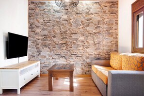 TV, mesa de pingue-pongue