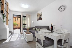 Interior - Vacation Home "Casa Sara Costa Calma" with Private Terrace & Wi-Fi (Costa Calma)