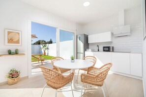 Dining - Villa 'Sanchez' with Private Pool, Wi-Fi and Air Conditioning (Chiclana de la frontera)