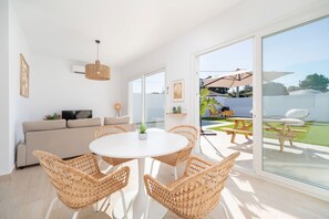 Dining - Villa 'Sanchez' with Private Pool, Wi-Fi and Air Conditioning (Chiclana de la frontera)