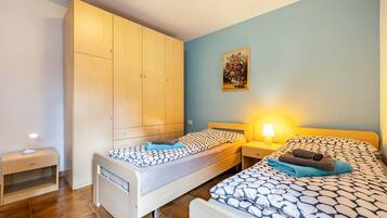 2 bedrooms, iron/ironing board, free WiFi, bed sheets