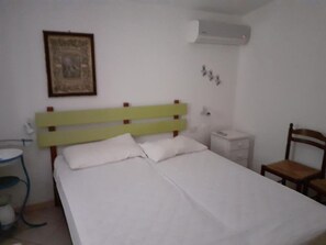 1 slaapkamer, een strijkplank/strijkijzer, gratis wifi