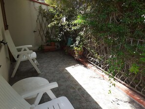 Terrace/patio - Vacation Home "Jana De Mar" with Sea View, Private Terrace & Wi-Fi (Orosei (NU))