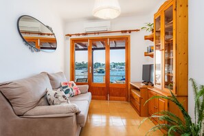 Televisie en een open haard