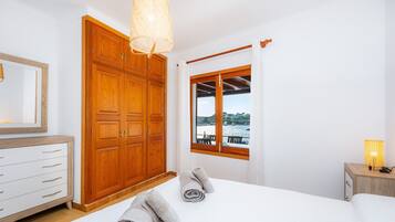 6 slaapkamers, een strijkplank/strijkijzer, gratis wifi, beddengoed