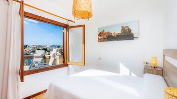 6 bedrooms, iron/ironing board, free WiFi, bed sheets