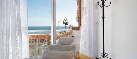 1 chambre, fer et planche à repasser, Wi-Fi gratuit, draps fournis