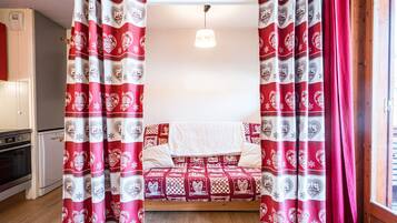 1 bedroom, iron/ironing board, free WiFi