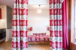 1 bedroom, iron/ironing board, free WiFi
