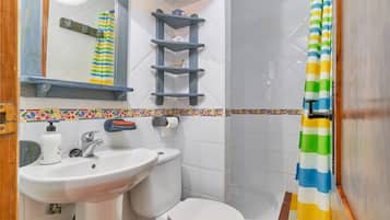 Ducha, secador de pelo, toallas