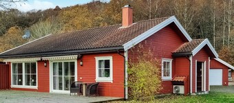 4 bedroom awesome home in Lyngdal