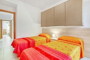 3 bedrooms, iron/ironing board, free WiFi, bed sheets - Apartment "Brisas C2" with Shared Pool & Wi-Fi (Denia)