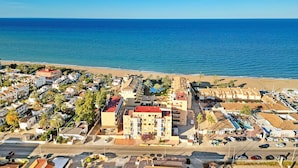 An aerial view of a coastal town with buildings, a beach, and the ocean. - Apartment "Brisas C2" with Shared Pool & Wi-Fi (Denia)