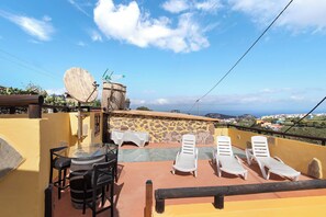 Outdoor dining - 'Talu' Holidays with Sea Views, Private Pool and Wi-Fi (Guía)