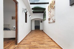 Interni