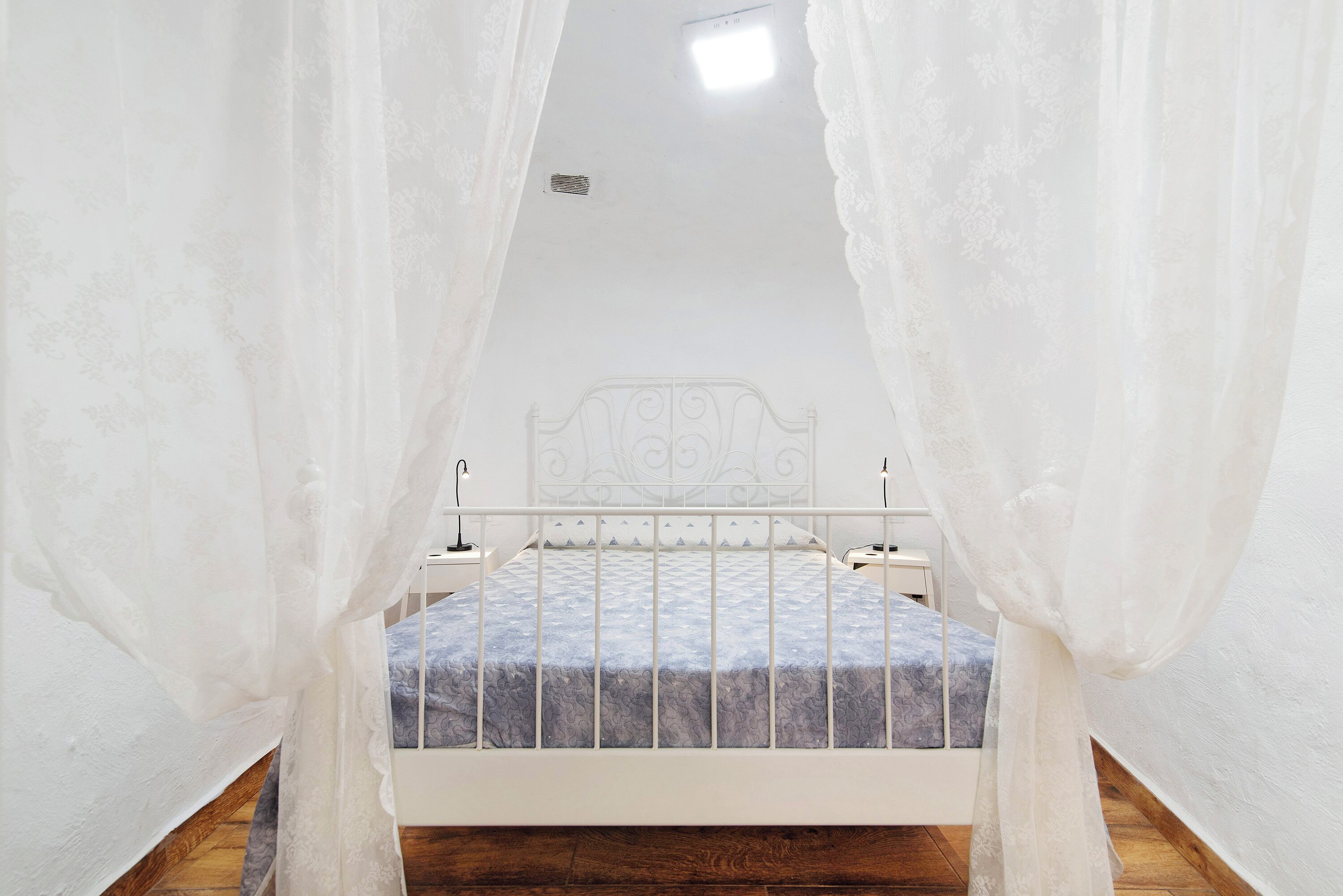 3 slaapkamers, een strijkplank/strijkijzer, gratis wifi, beddengoed