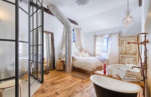 3 bedrooms, iron/ironing board, travel cot, free WiFi