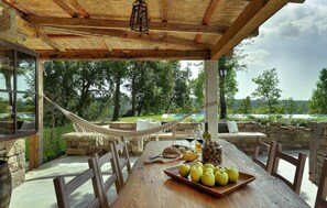 Outdoor dining - Stunning home in Groznjan with sauna (Groznjan)