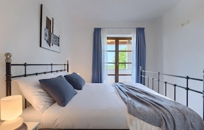 4 chambres, fer et planche à repasser, lit parapluie, Wi-Fi gratuit