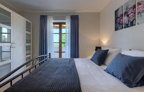 4 bedrooms, iron/ironing board, travel cot, free WiFi