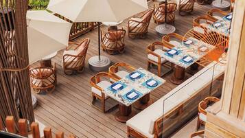 20 restaurants, dinner served