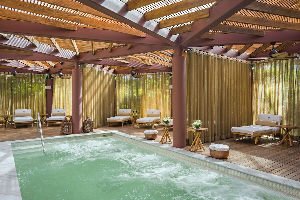 Sauna, hot tub, steam room, body treatments, aromatherapy