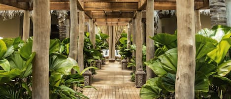 Sauna, hot tub, steam room, body treatments, aromatherapy