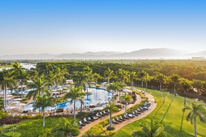 9 Außenpools, geöffnet von 09:00 Uhr bis 21:00 Uhr, Cabañas (kostenlos)