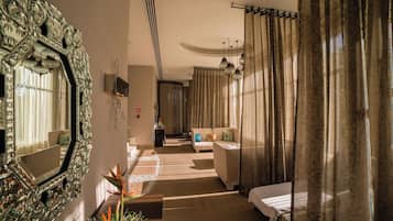 Sauna, bain à remous, hammam, soins corporels, soins d'aromathérapie