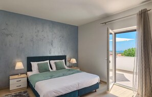 4 bedrooms, iron/ironing board, travel crib, free WiFi