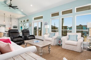 TV connectée, cheminée, jeux vidéo, livres