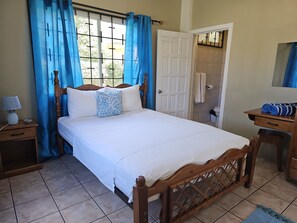 5 bedrooms, iron/ironing board, WiFi, bed sheets - Cypress Villa 193 (Bon Accord)