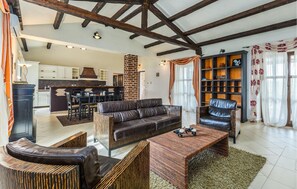 Fernseher, Kamin, DVD-Player, Stereoanlage