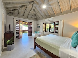 6 bedrooms, iron/ironing board, travel cot, Internet